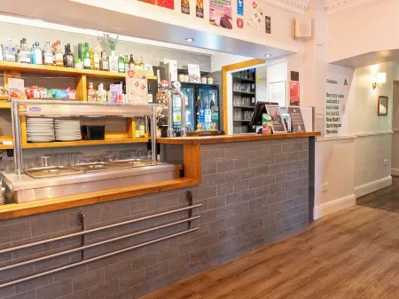 YHA Hartington Hall Отели в г. Веттон