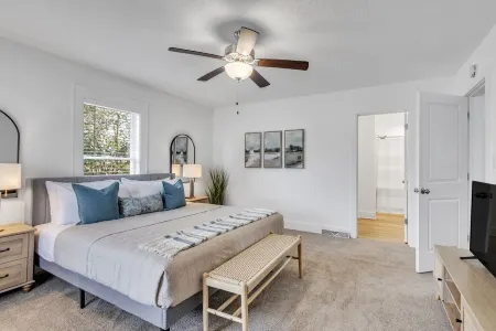 Charming 2BR Walkable to Swamp Rabbit Trail Отели в г. Паркер