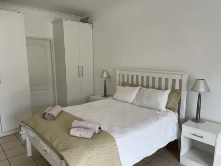 Stylish & Convenient Apartment 304