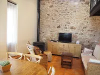 House with garden, basketball, tennis. Close to the sea and the mountain. Families