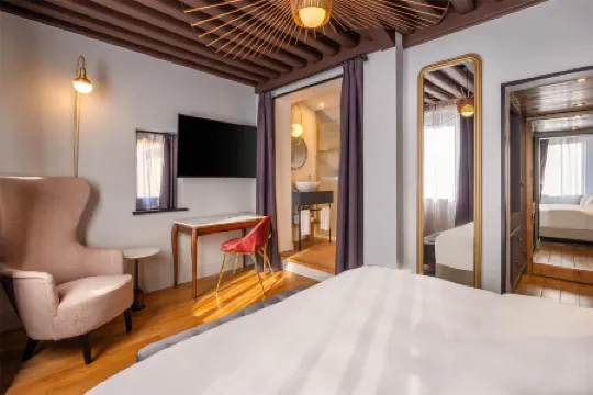 Cour des Loges Lyon, A Radisson Collection Hotel