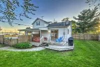 Water Escape; Hot Tub, River Views & Splash Pad