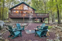 The Robin's Nest, a cozy 3-bedroom cabin in Lake Harmony with Firepit, AC, WiFi