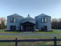 Luxury Farm Bin Oasis. Exquisite. One of a kind. Hotels in Pender County
