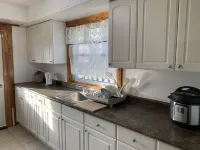 Spacious Cheerful home with 2 free parking