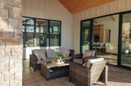 Barefoot Bay HideawayA Spacious Lakefront home on Lake Bob Sandlin