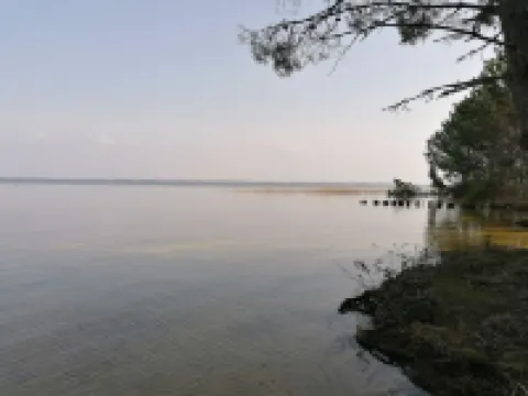 5-bedroom villa 200 m from the lake and 5 min from the ocean