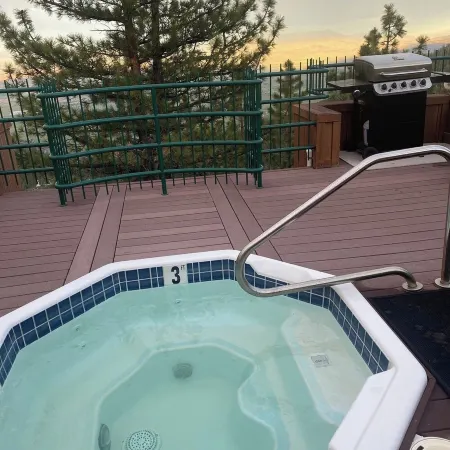 Winter is here! Charming 2-bedroom condo in wonderful Stateline with WiFi, AC Отели в г. Кингсбери