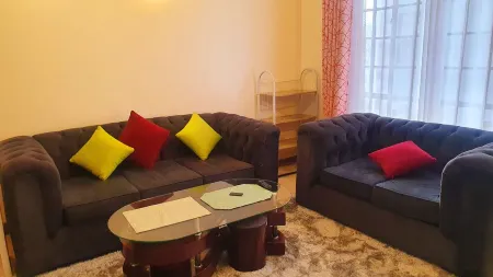 Stylish Luxe Apartment- 2 mins walk from Shopping Mall and Market