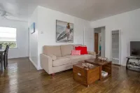 Welcome to Venice Beach! Steps from Abbot Kinney!