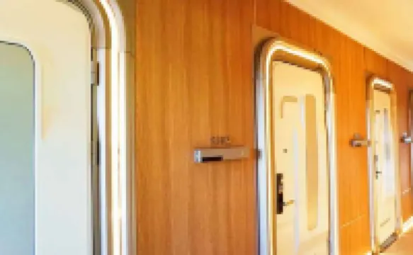Tab Capsule Hotel - Kayoon Surabaya
