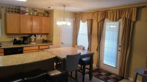 Charming 4-bedroom house with AC, WiFi in awesome Baytown.