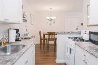 Recently Updated! Walk to Hospitals, Minutes from UF!