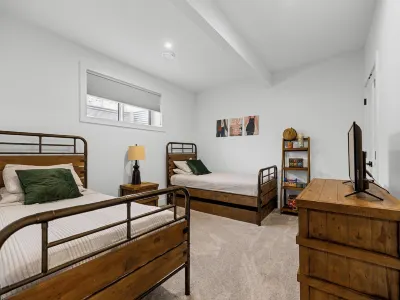 Modern, Cozy and Central Basement Unit! Close to Everything!! Hotels in Southwest Edmonton