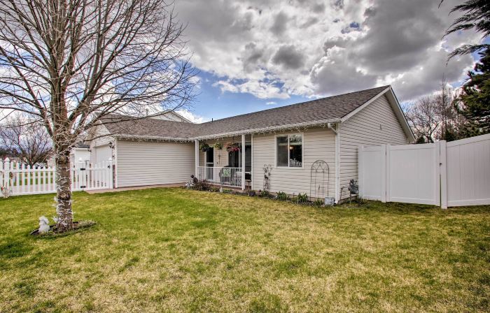 Cozy Getaway w/ Yard & Patio: 4 Mi to Hayden Lake!