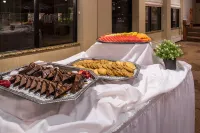 Hilton Garden Inn Detroit-Southfield - breakfast