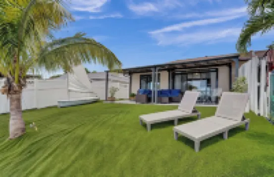 Charming lake view 3-bedroom in pleasant Fort Lauderdale