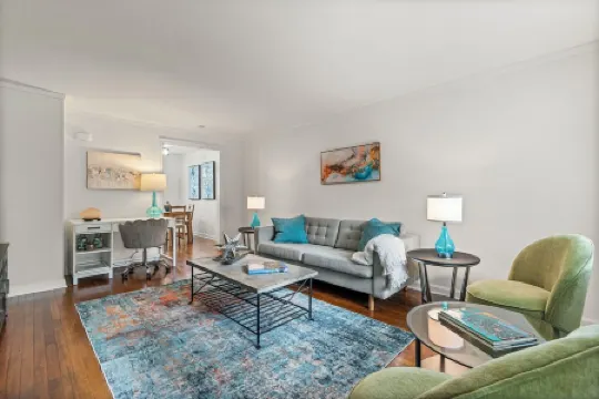 Sleeps 5, 3 Queen Beds, Centrally Located, Near Downtown KC & County Club Plaza