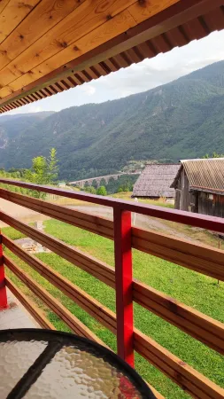 Cozy1-bedroom apartment in enjoyable view of the Tara Bridge with WiFi,fireplace Отели в г. Kovacka Dolina