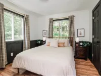 Spring Sales! Family Fun! 4 Private Bedrooms, Hot Tub, Game Room Hotels in Melrose Township