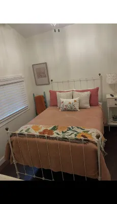 Charming 3-bedroom Lakehouse . Boat Slip,  Pontoon option .3 Golf courses nearby