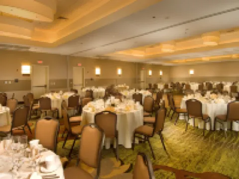 DoubleTree by Hilton Dulles Airport - Sterling Hotels in Sterling