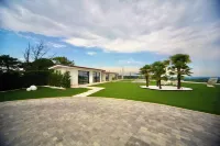 Villa di  m² con 1 camera(e) e 6 bagno(i) privato(i) in zona Monteu Roero