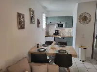 Cosy ground floor apartment for 4 to 6 people by the sea