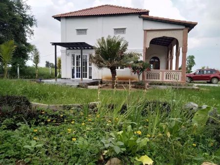 Teen Duari Farmstay - Luxurious Colonial Villa Отели в г. Рангаредди