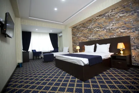Kristal Inn Hotel Отели рядом с достопримечательностью «Площадь Фонтанов»
