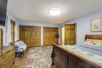 On-site Lake & Gazebo: Cabin in Yellow Springs!