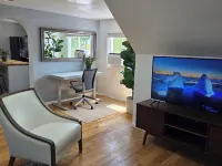 The Beach Loft - 5 Min from Whihala Beach,  30 Min. from Chicago Navy Pier Hotels in Whiting