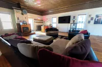 Heart of Lake George – Fireworks on  Back Deck, Parking, Walk to Everything