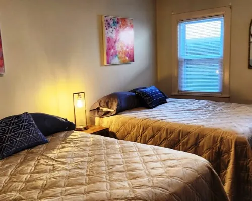 Charming 2-bedroom apartment with equipped kitchen and AC, in Cumberland, MD. Hotels in Cumberland