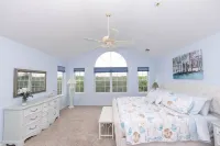 WATER FRONT VILLA Pool,Hot Tub,Elevator,85ft Dock near to  beach  30 days rental Hotels in 