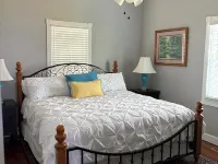 Great 2-bedroom, 2-bath cottage in Georgetown 2-blocks, 7-minutes to boardwalk Hotels in Georgetown