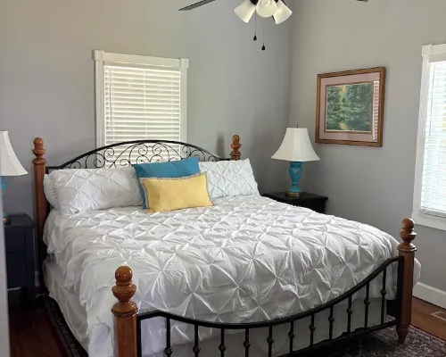 Great 2-bedroom, 2-bath cottage in Georgetown 2-blocks, 7-minutes to boardwalk Hotels in Georgetown