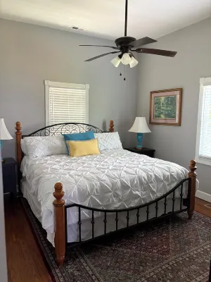 Great 2-bedroom, 2-bath cottage in Georgetown 2-blocks, 7-minutes to boardwalk