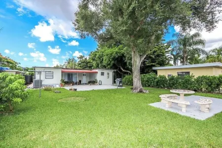 Cozy 1BR Apartment in Miami - WiFi, AC, Near Coconut Grove & Beaches