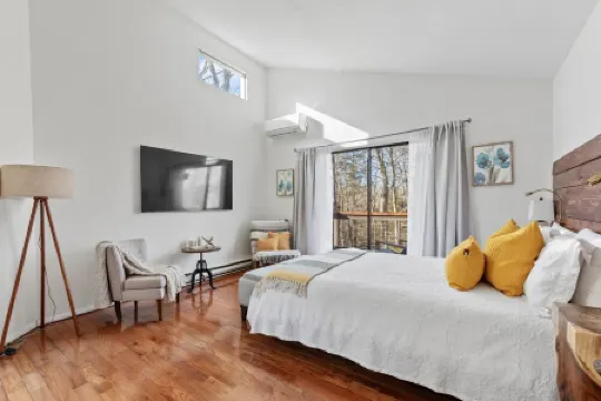 Luxury Open-Concept Retreat.Hot Tub.GameRoom.Hiking.Lake.Pool.Pet- Friendly.Evc!