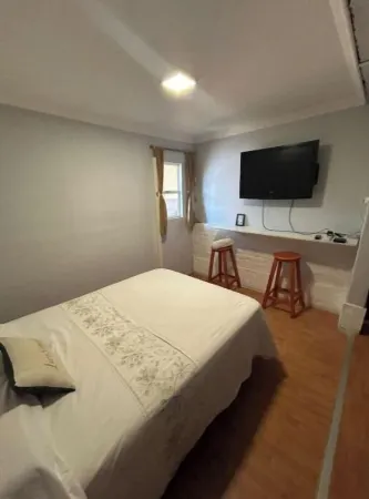 Family/pet friendly! Comfy- 15 min to airport, city centre and football stadium