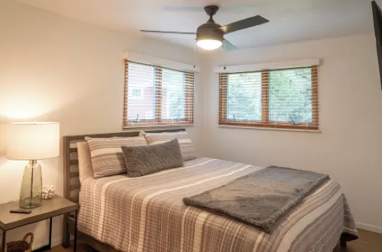 South Shore Haven - LAKE FRONT!