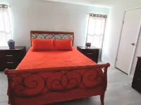 House with 3-bedroom 2 Bath on one acre of land in wonderful Wesley Chapel Hotels in Wesley Chapel