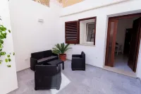 Dell'Anna Court historic center