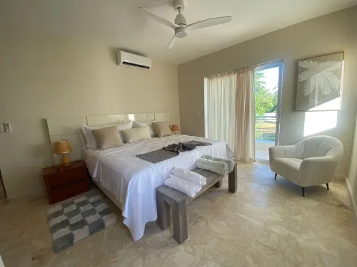 Charming 2-bedroom condo on the beach in El Limón with AC, WiFi, and Pool.