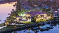 Bellagio Gold Coast / Luxury Mansion Waterfront