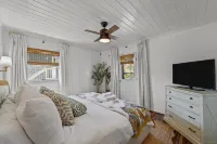 Charming Coastal Cottage in the heart of Hatteras Village