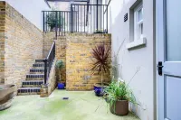 Luxury Beachside Apt | Sea View | Old Town Bars & Dining | Near Dreamland