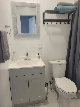 Cozy and inviting Studio with Private entrance in charming Pembroke Pines Отели в г. Пемброк-Пайнс