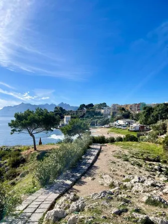 Stunning apartment only 100 meters from the sea and spectacular gulf view.